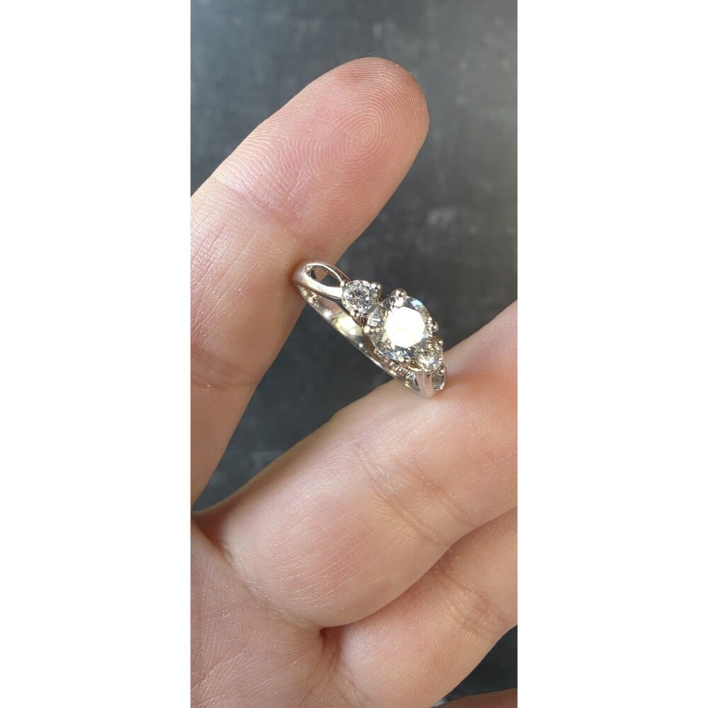 925 Sterling Silver CZ Ring Size US 7.25 Vintage